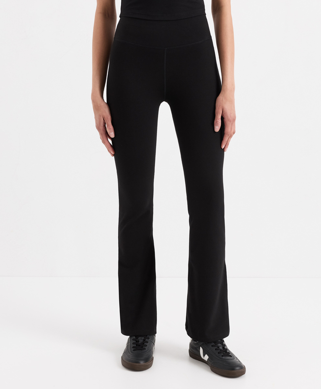 On The Go-To Contour Bootcut Legging